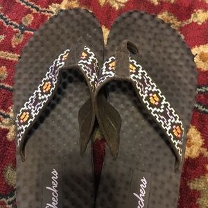 SKECHERS FLIP FLOPS